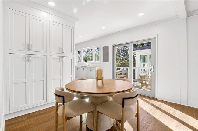 Building Photo - 2226 Melante Dr NE