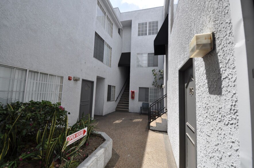Building Photo - 11416 Albers St