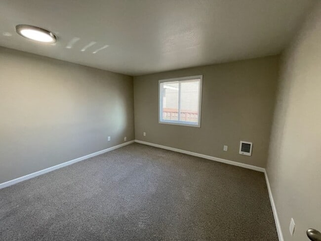 Building Photo - Newly Remodeled 3 Bedroom Ranch Style Home