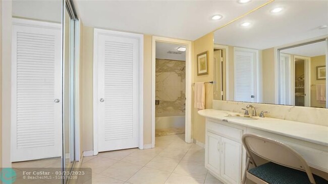 Building Photo - 3750 Galt Ocean Dr