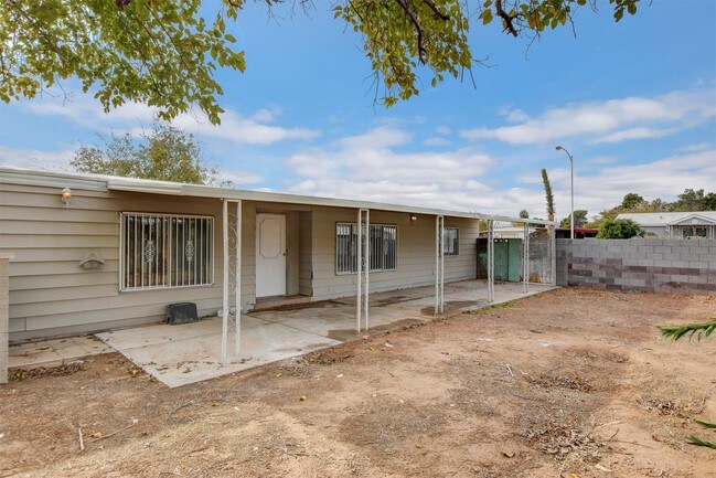 Building Photo - 136 Sir Thomas Dr