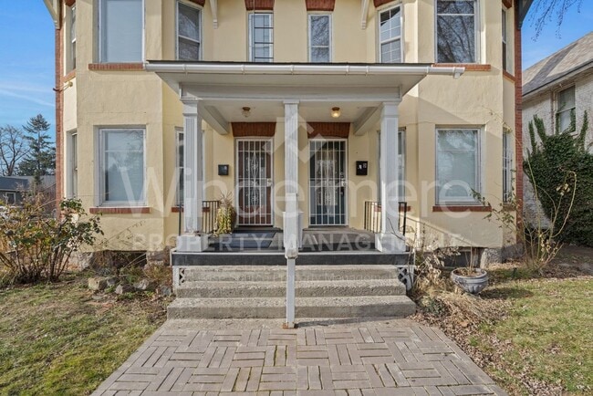 Building Photo - 1122 S Walnut St