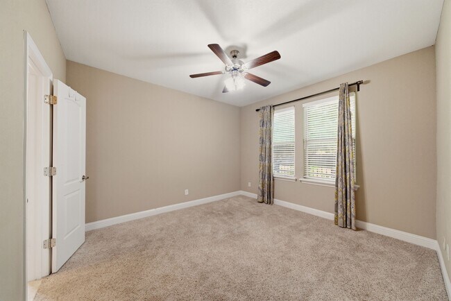 Building Photo - 1113 W 18th St