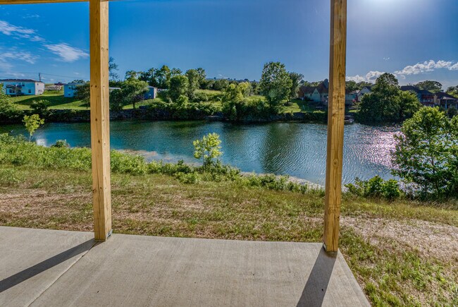 Building Photo - 204 E Sunset Cove Ln