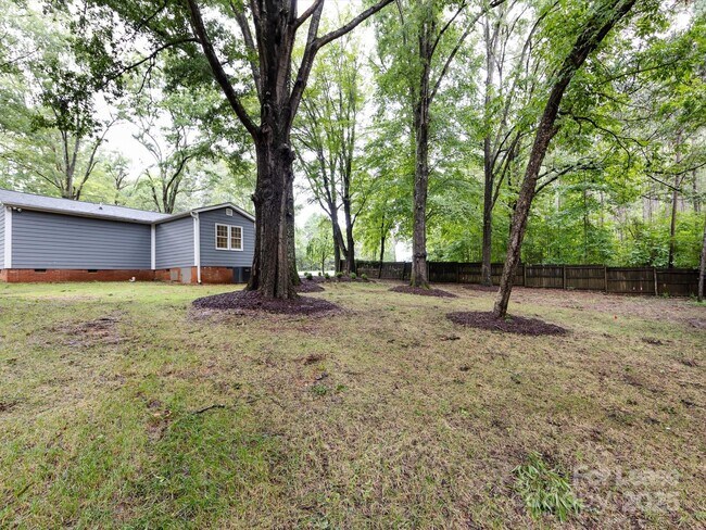 Building Photo - 3109 Forest Lawn Dr