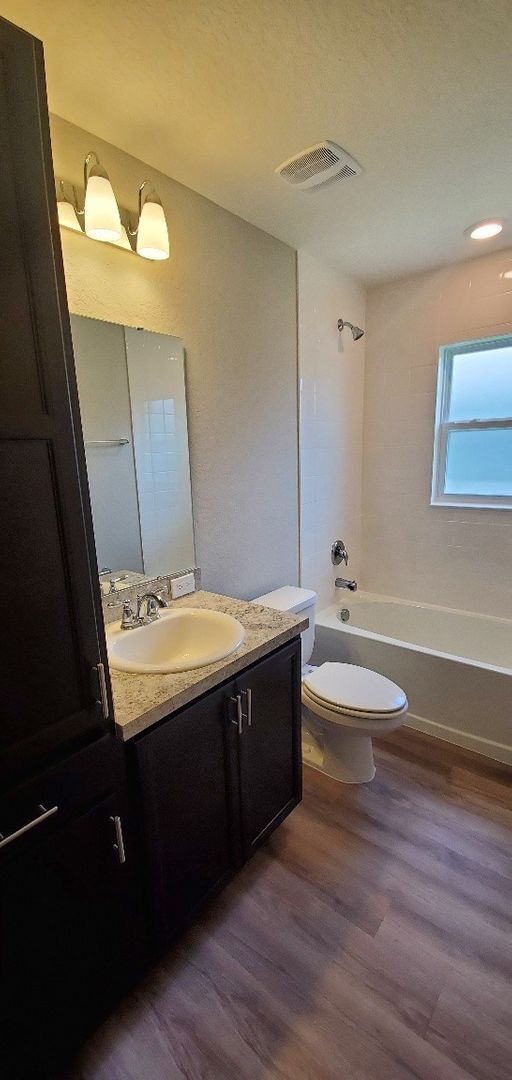 Building Photo - 4-Bedroom, 2-Bathroom in Winter Haven ***MOVE-IN SPECIAL/50% OFF 2ND MONTH!!***