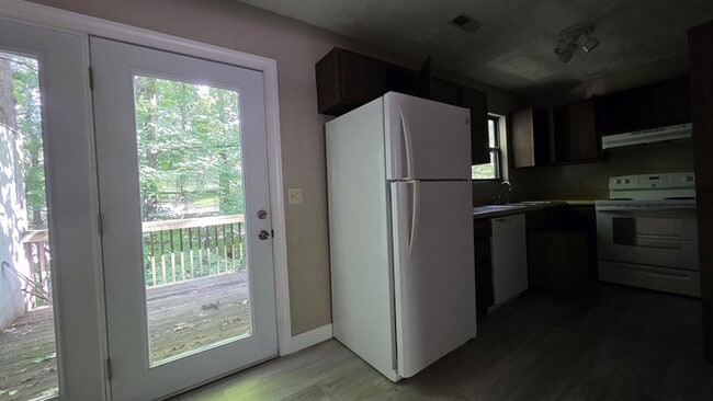 Building Photo - Townhouse in Smoketree Apartments