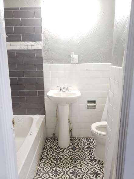New bathroomo - 423 Steward Ave