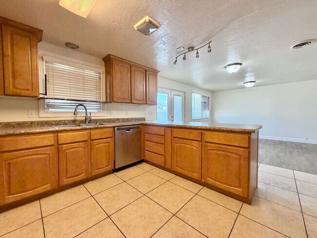 Building Photo - 250 N 360 W