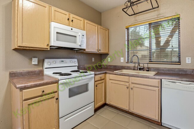Building Photo - Gilbert 3-Bed / 2.5-Bath Home with Convenient Central Location