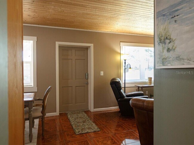 Building Photo - 380 Base Ave E