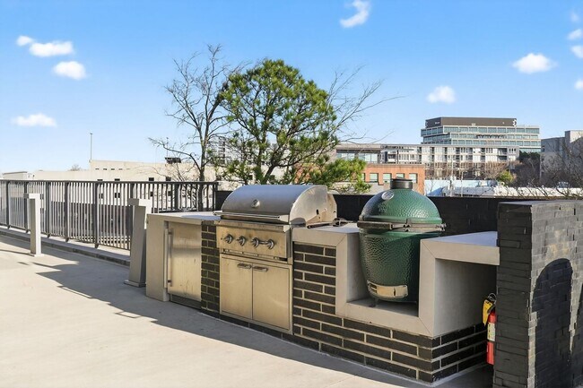 Building Photo - Charming Furnished HighRise 2BR Condo in Atlanta