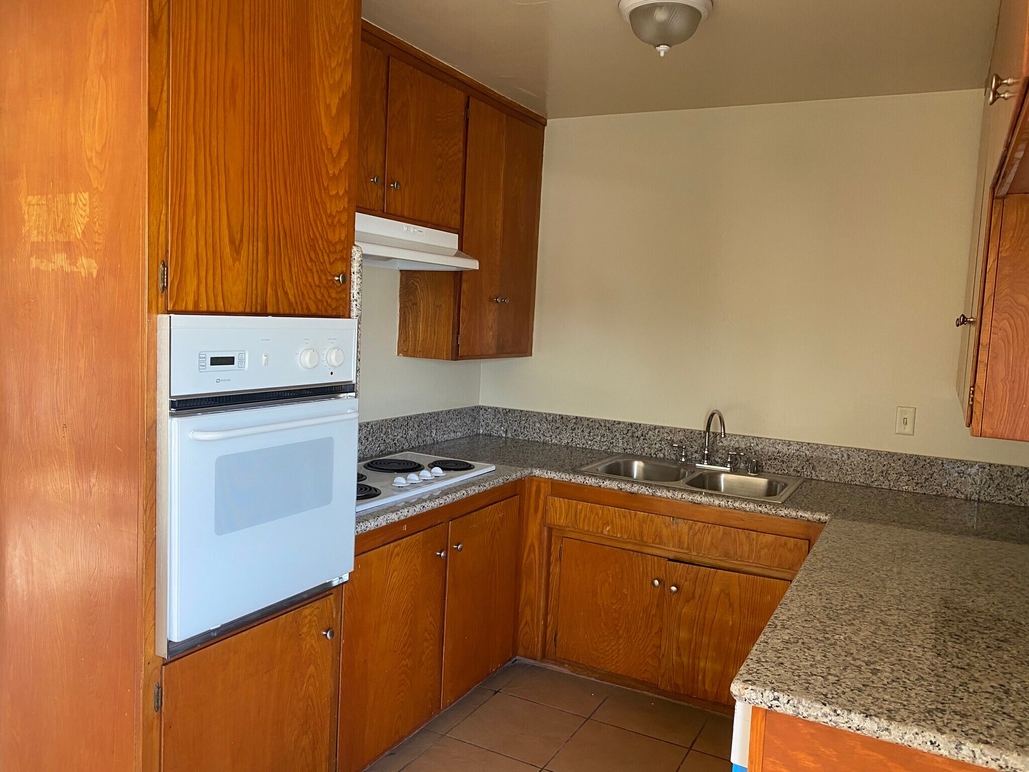 Kitchen - 3828 W 182nd St
