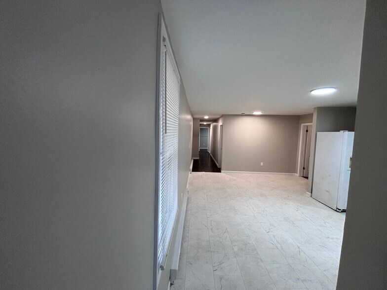 Living Room - 25 Boswell Ave