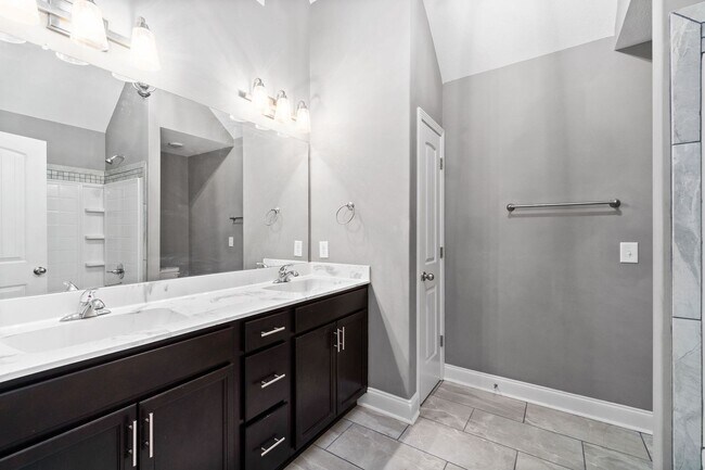 Building Photo - Pet Friendly Three Bedroom with Bonus!
