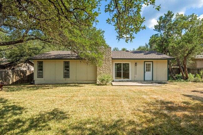 Building Photo - 9404 Shady Oaks Dr