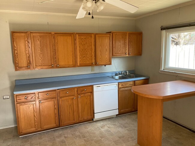 Building Photo - Charming 3-Bedroom 1 bath rental home in H...