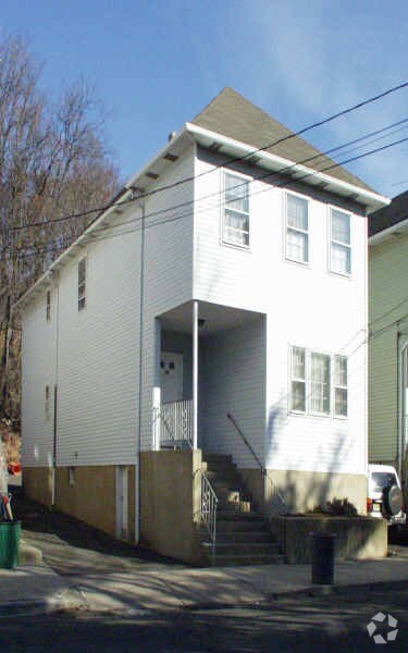 Building Photo - 10 Orchard St