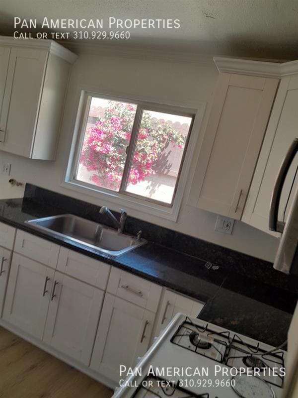 Building Photo - 1837 Mayflower Ave