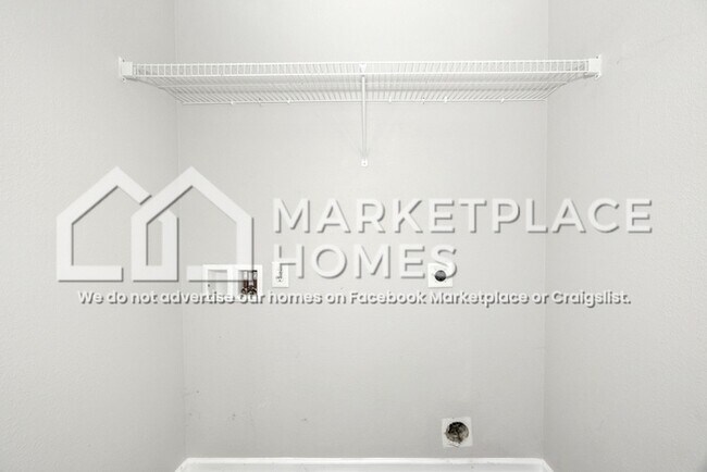 Building Photo - 344 Mertle Dr