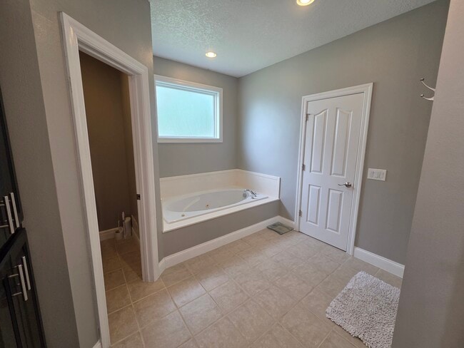 Building Photo - 2507 Golf Links Rd