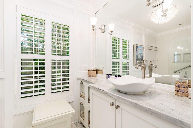 Building Photo - 210 Monceaux Rd