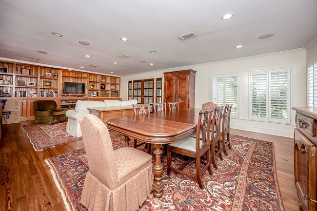 Building Photo - Coastal Living at Its Best – Fully Furnish...