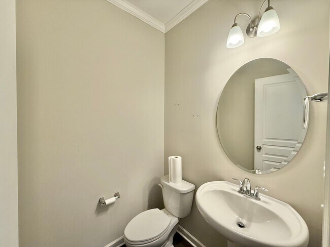 Building Photo - Stunning 3BD, 3.5BA Raleigh Townhome in th...