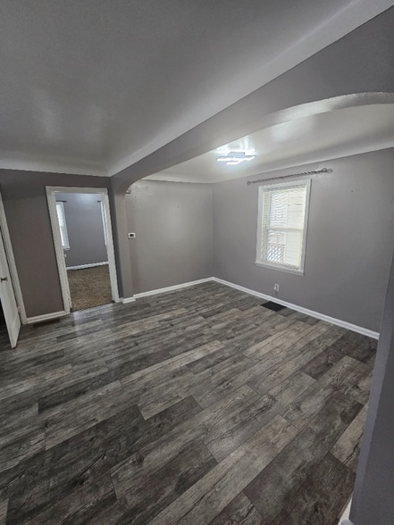 Building Photo - 731 Tulip St SW