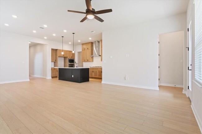 Building Photo - 212 Lariat Lp