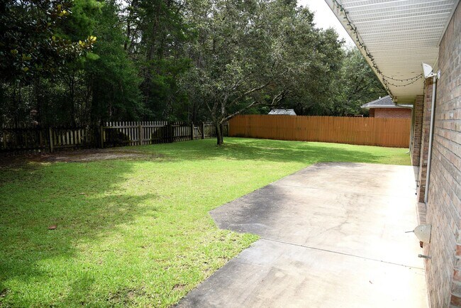 Building Photo - 4 bedroom in Parkwood Estates!