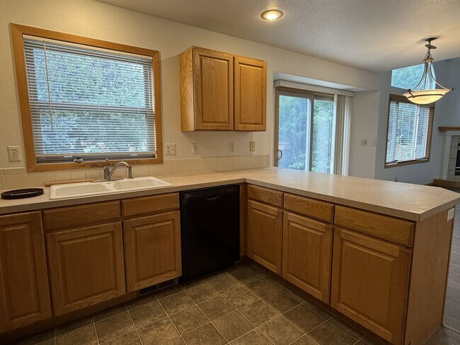 Building Photo - Elevated Living in Fort Collins – Stylish 3 Bed 3.5 Bath Home
