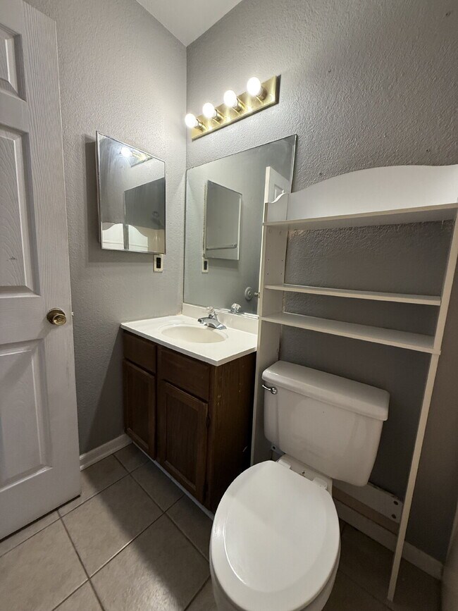 Building Photo - 3BR/Ba duplex in Branson West