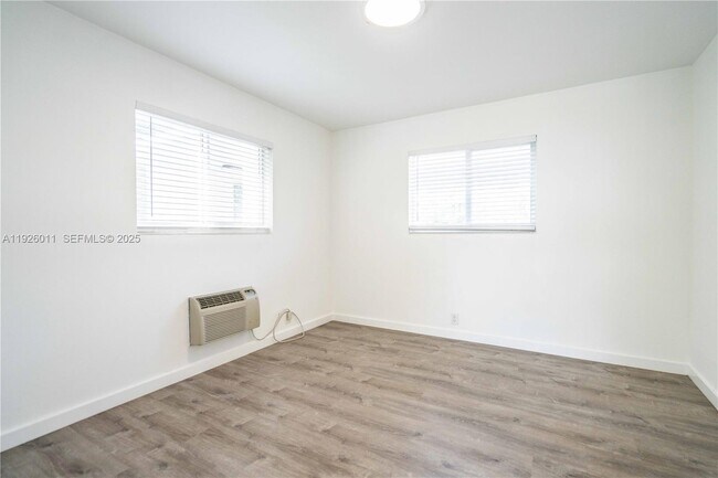 Building Photo - 1750 S Treasure Dr