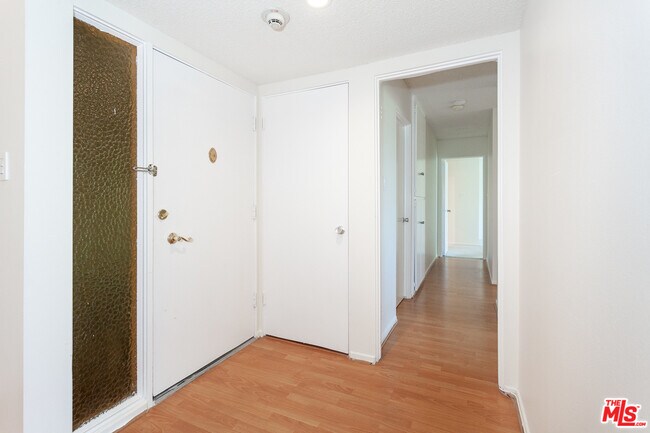 Building Photo - 5700 Ravenspur Dr