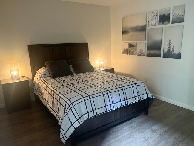 MASTER BEDROOM - 1615 Hotel Cir S