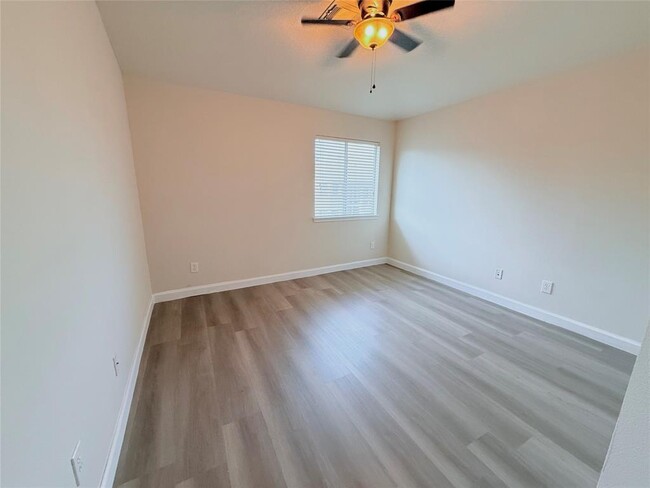 Building Photo - 26430 Richwood Oaks Dr