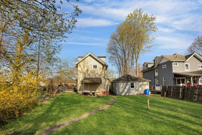 Building Photo - 460 Orchard St