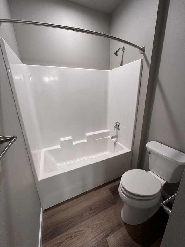 Building Photo - 4 Bedroom / 4 bath New Townhome. Every bedroom is its own Master Suite with your own full bathroo...