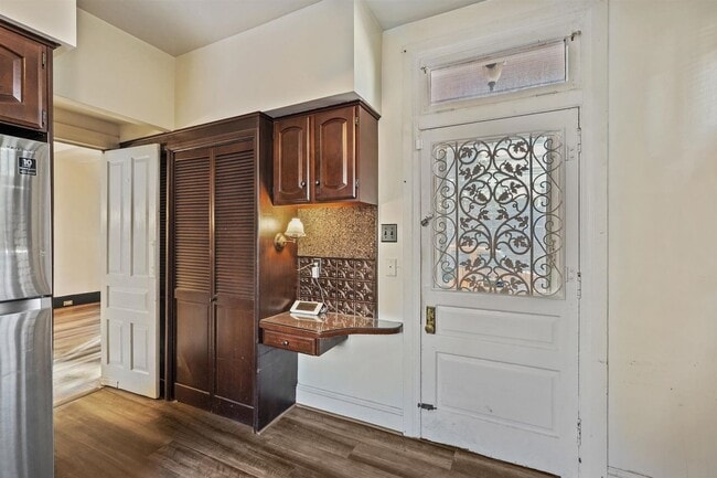 Building Photo - Spacious 5 Bedroom, 1.5 Bath Home in York,...