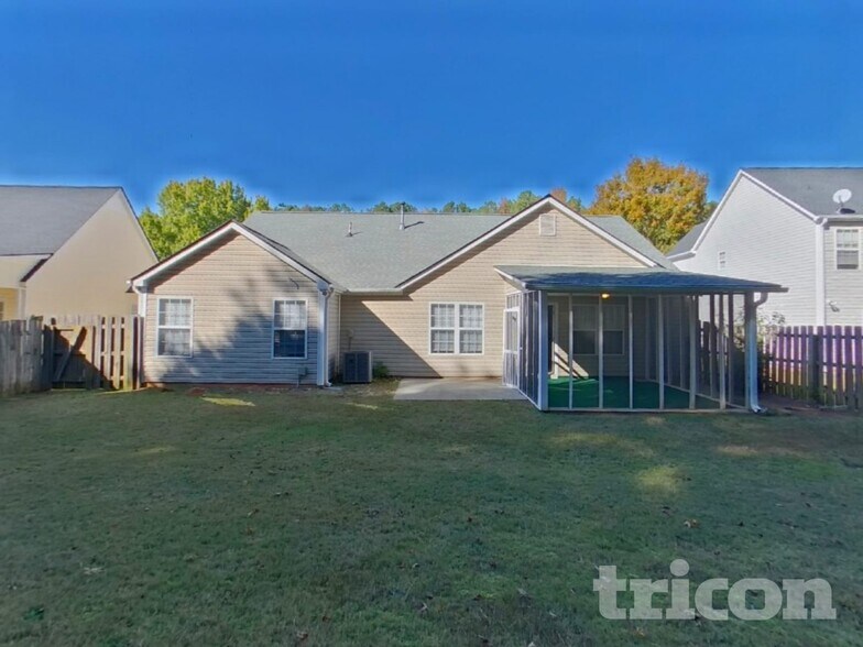 Building Photo - 348 Shadowbrooke Cir SW