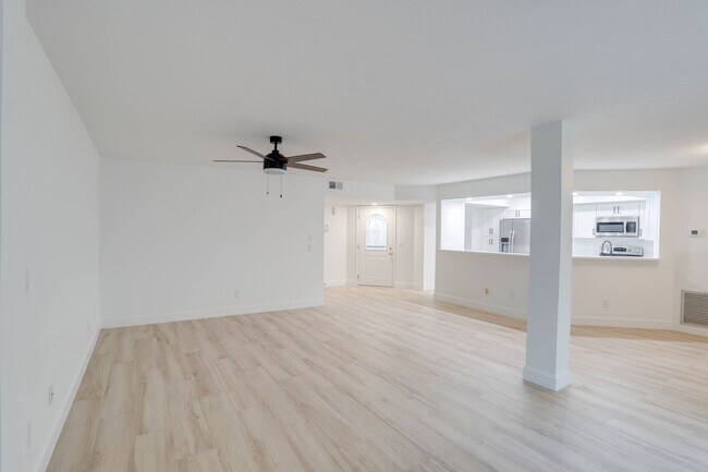 Building Photo - 1111 Salerno Ct