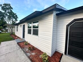 Building Photo - 2517 Oak Hollow Dr