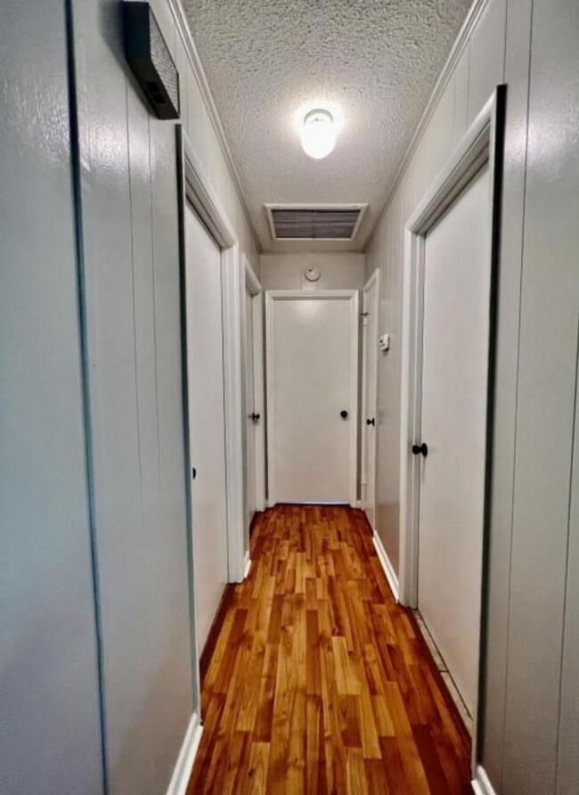 Building Photo - 206 Goff Dr