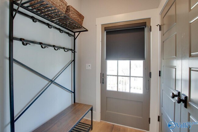 Building Photo - 32 Hillcrest Ave NW