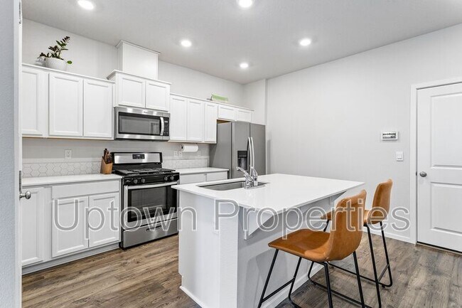 Building Photo - 876 N 18th Ave