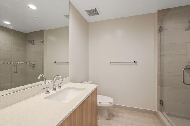Building Photo - 555 NE 8th St