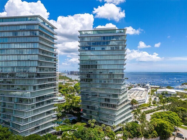 Building Photo - 2675 S Bayshore Dr