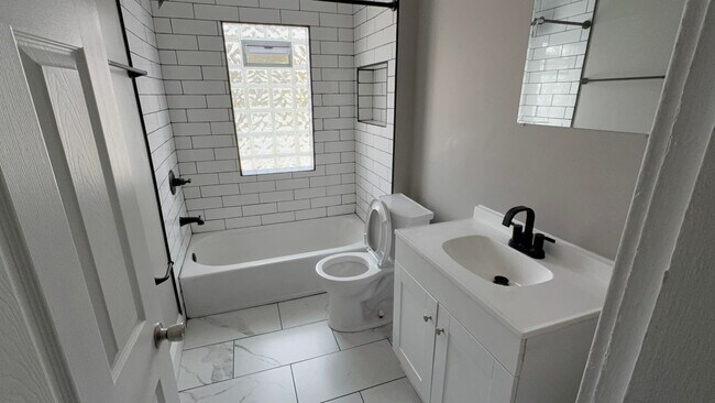 Building Photo - 954 Heyl Ave.