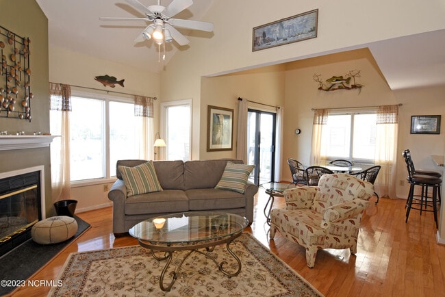 Building Photo - 6338 Oleander Dr